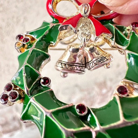 Vintage 90's Christmas Wreath Pendant Pin Jingle Bells Crystal Accents O… - Picture 9 of 12